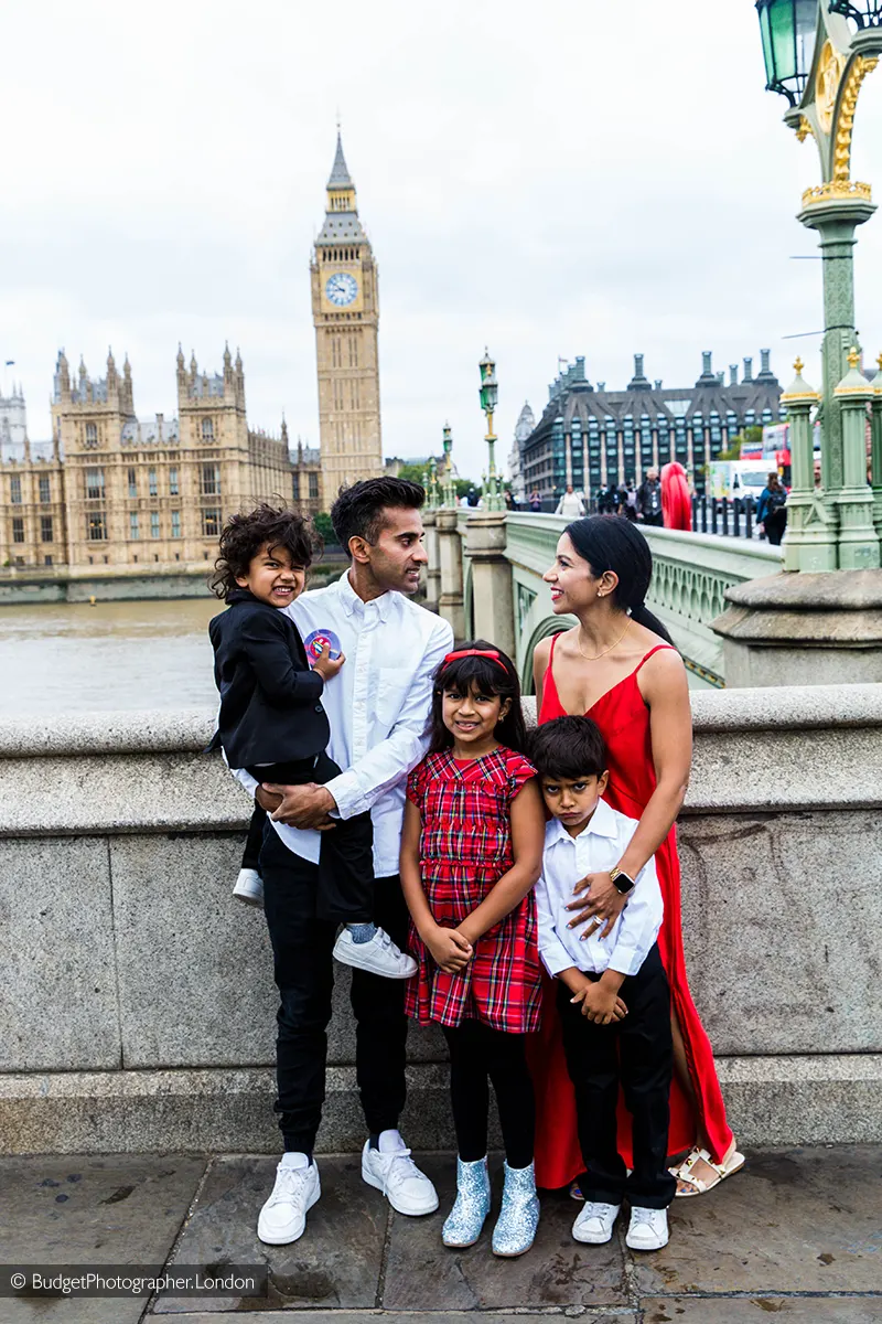 Family in fron of Big Ben